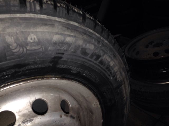 Фото від власника: Michelin Agilis Alpin 225/70 R15C